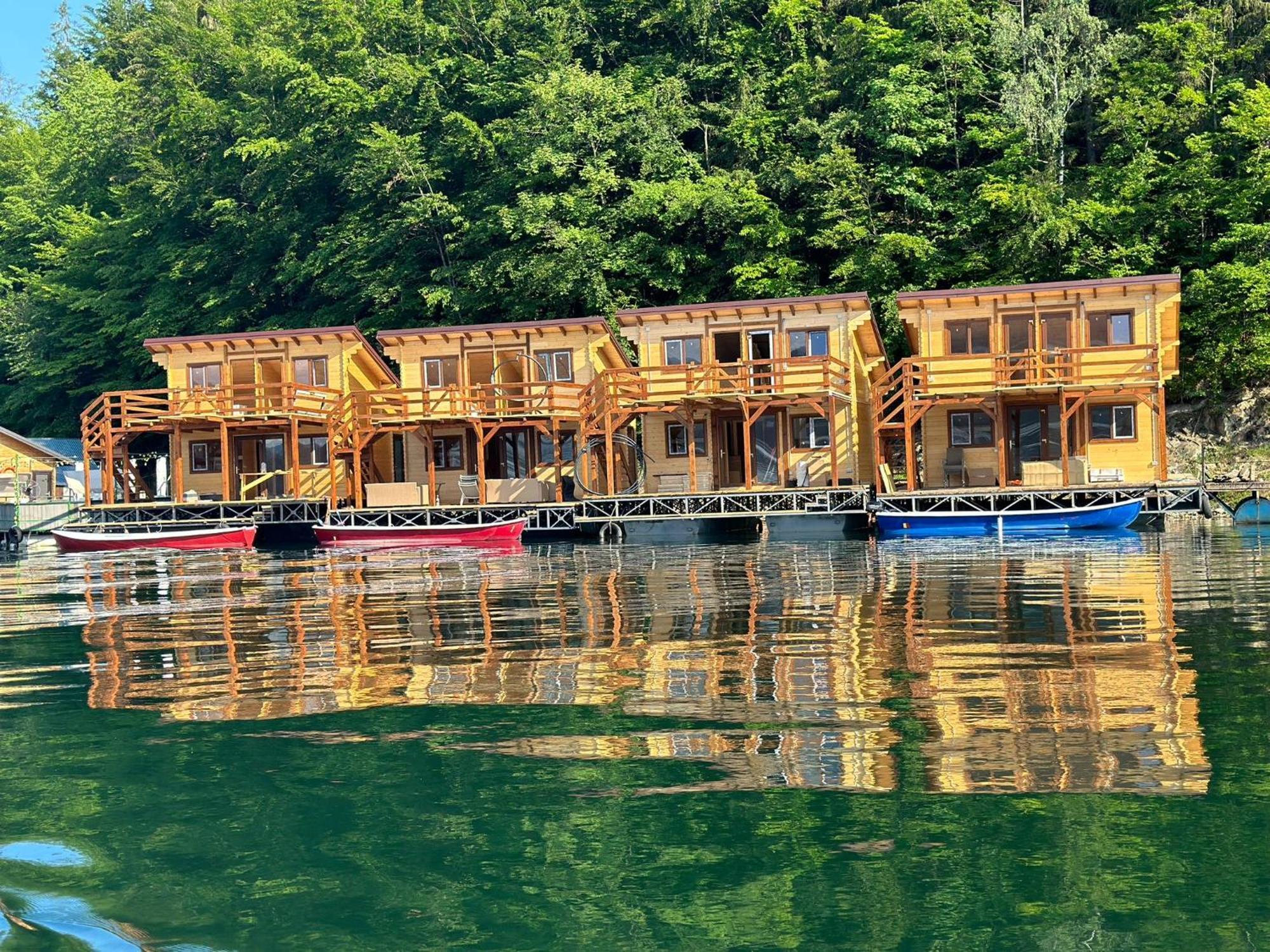Holiday Bicaz Bungalows On The Lake Buitenkant foto