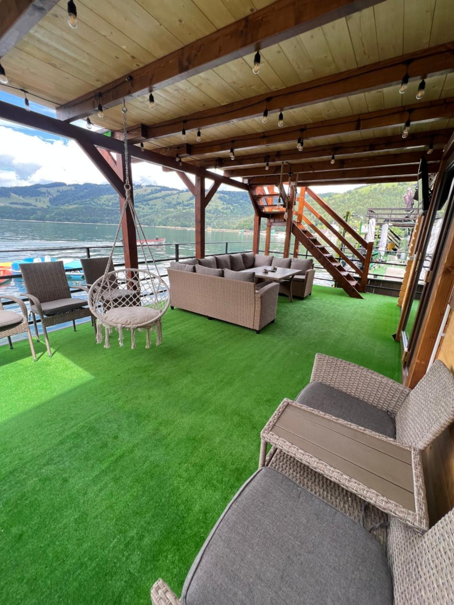 Holiday Bicaz Bungalows On The Lake Buitenkant foto
