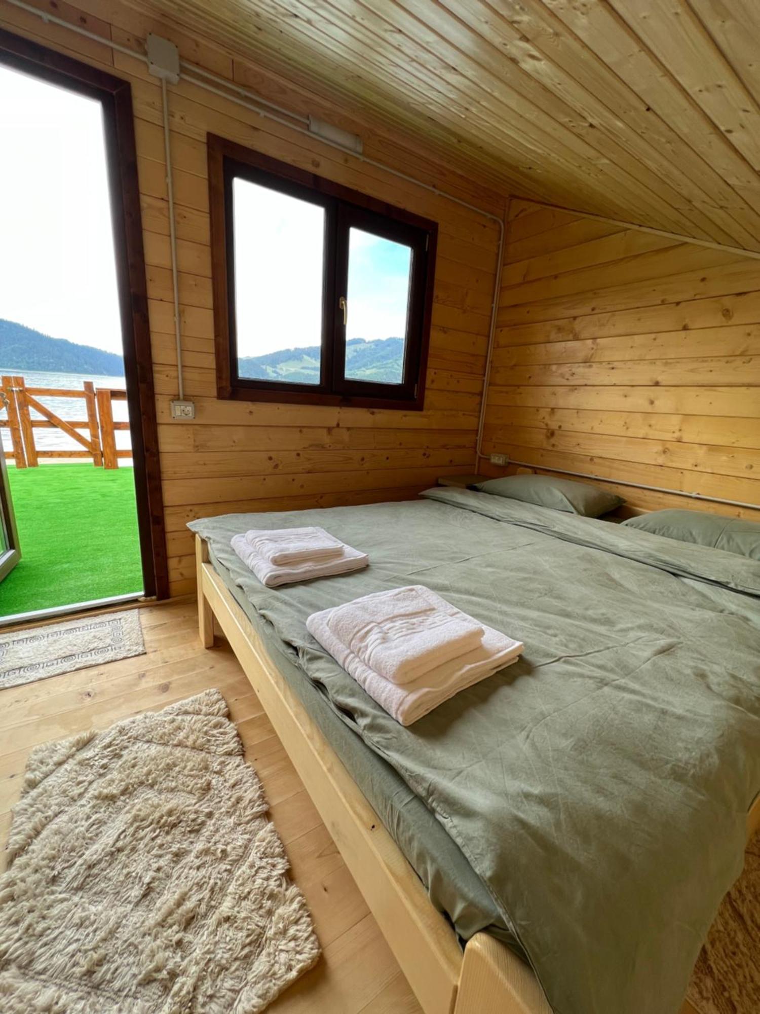 Holiday Bicaz Bungalows On The Lake Buitenkant foto