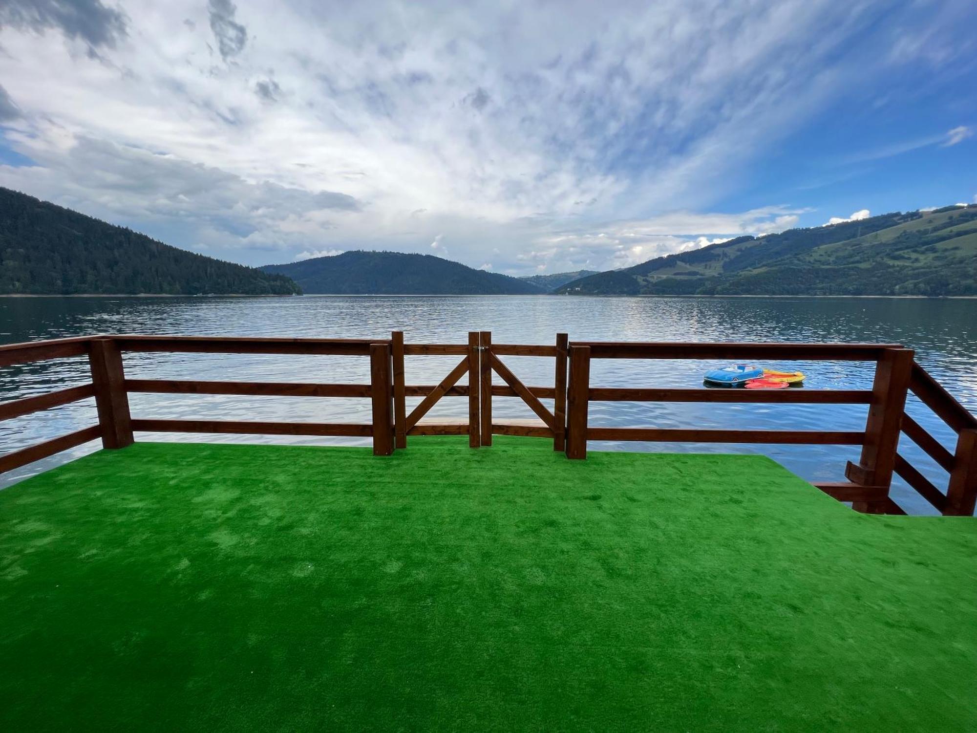 Holiday Bicaz Bungalows On The Lake Buitenkant foto