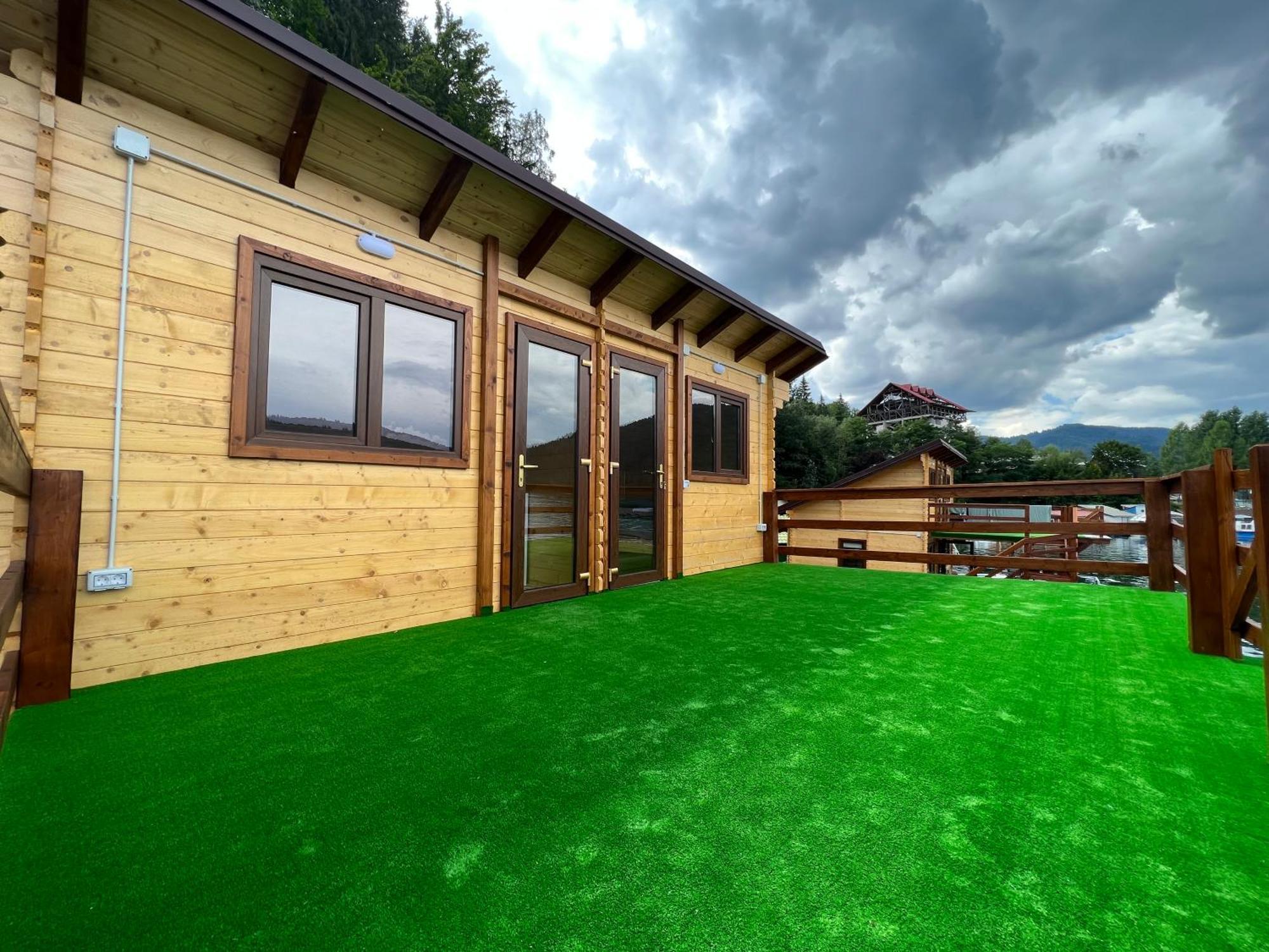 Holiday Bicaz Bungalows On The Lake Buitenkant foto