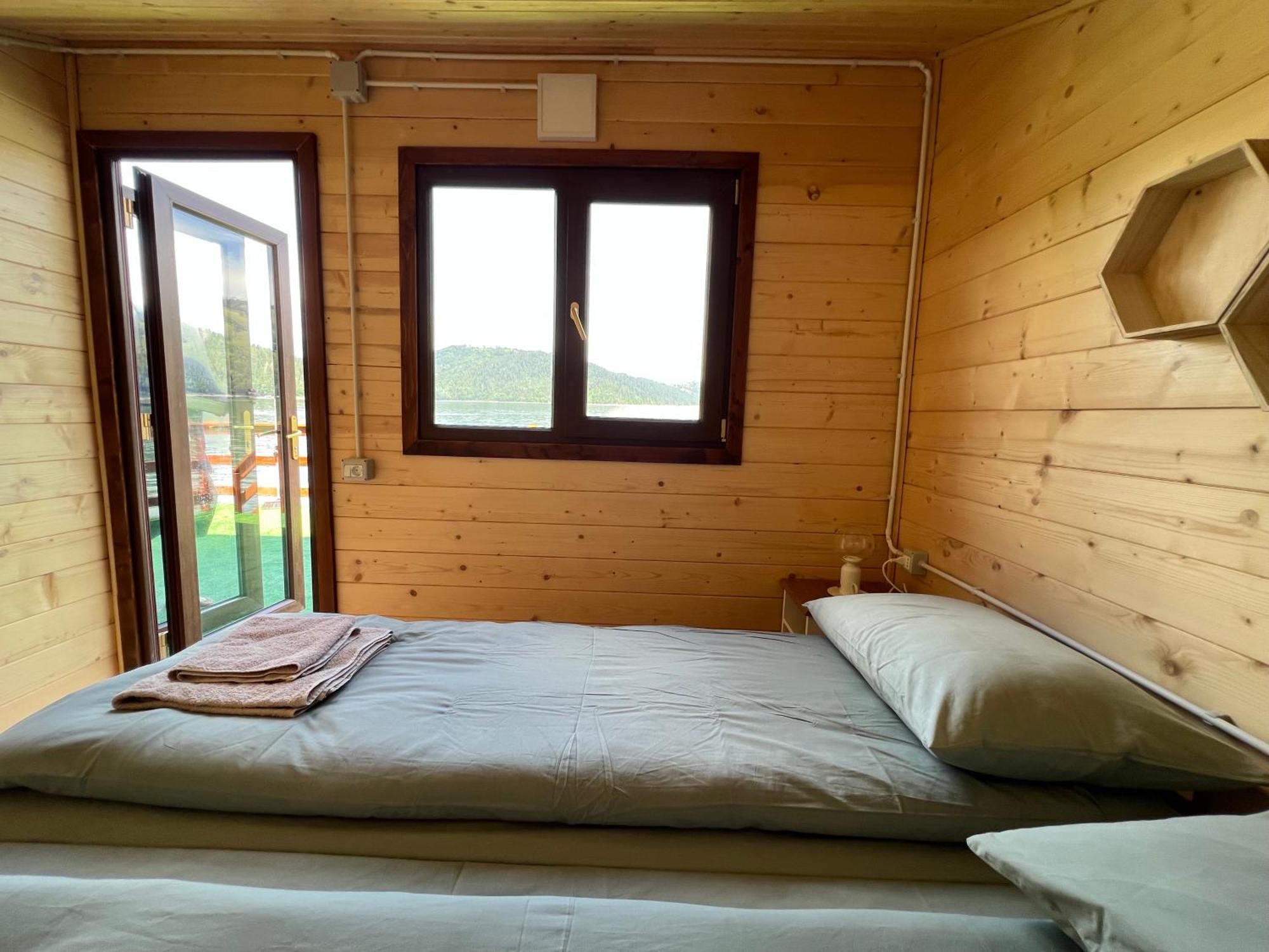 Holiday Bicaz Bungalows On The Lake Buitenkant foto