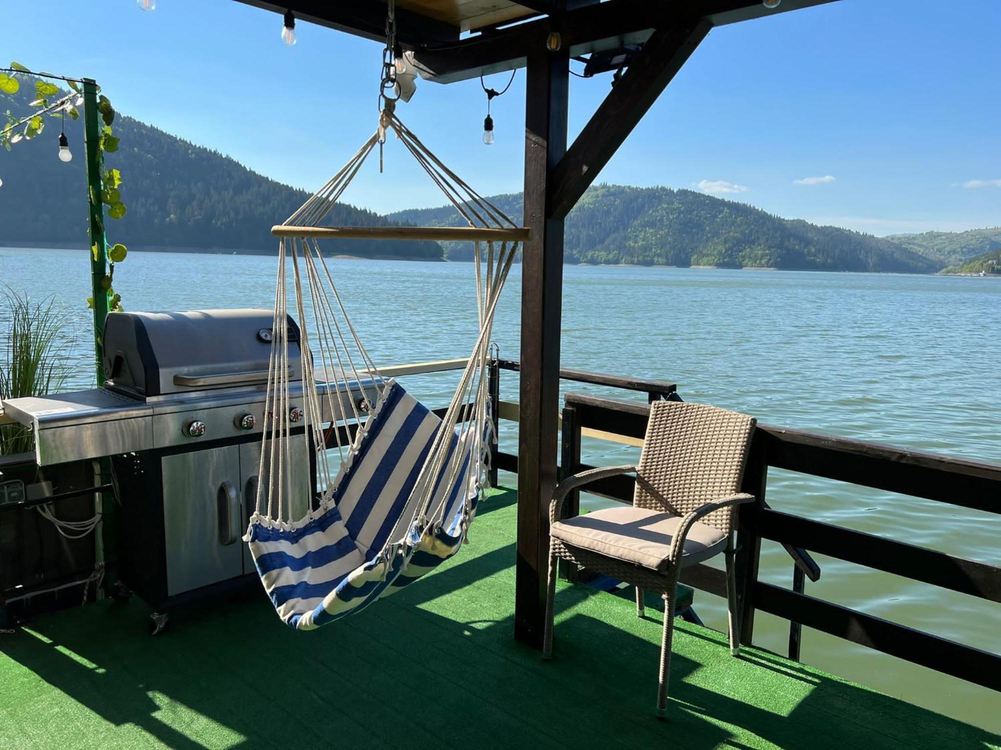 Holiday Bicaz Bungalows On The Lake Buitenkant foto