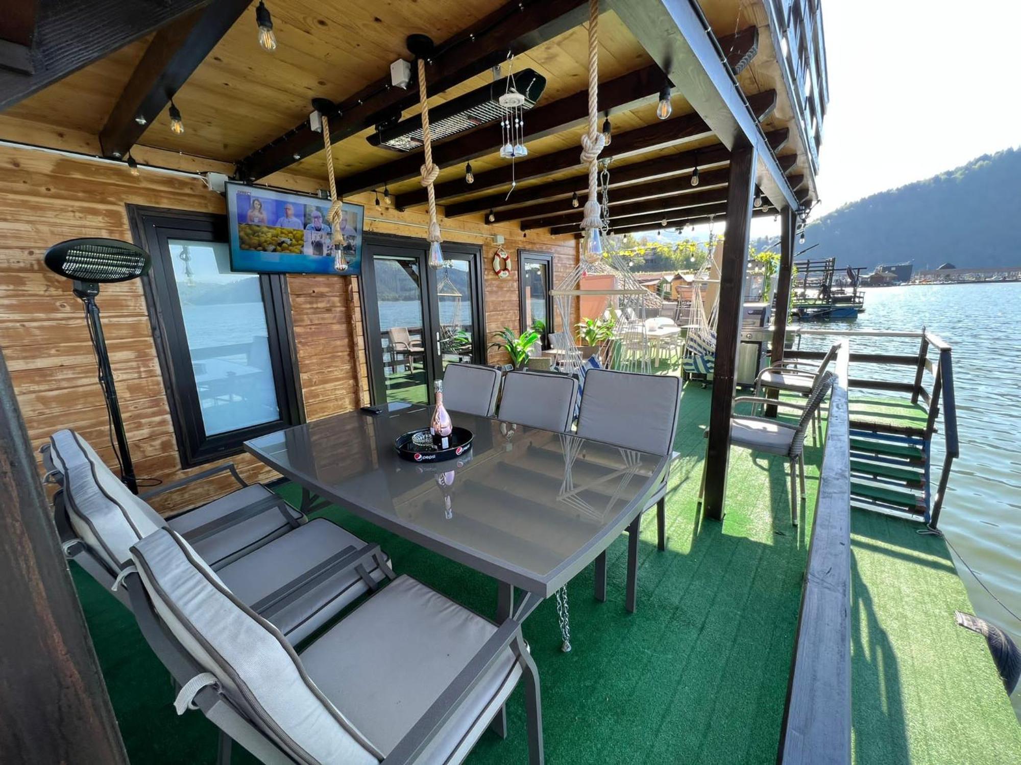 Holiday Bicaz Bungalows On The Lake Buitenkant foto