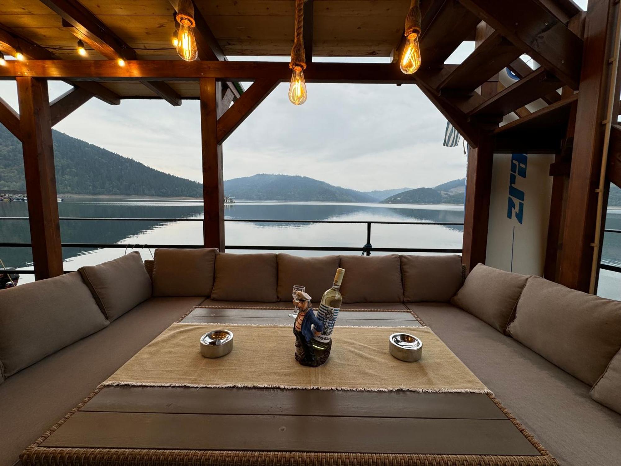 Holiday Bicaz Bungalows On The Lake Buitenkant foto