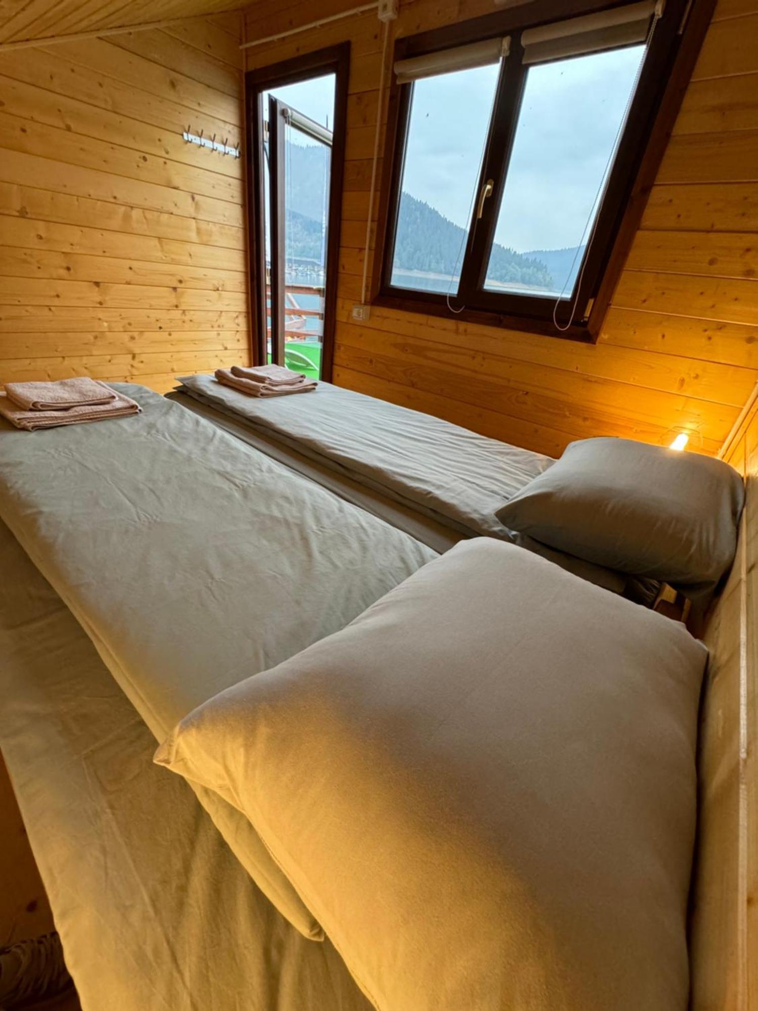 Holiday Bicaz Bungalows On The Lake Buitenkant foto