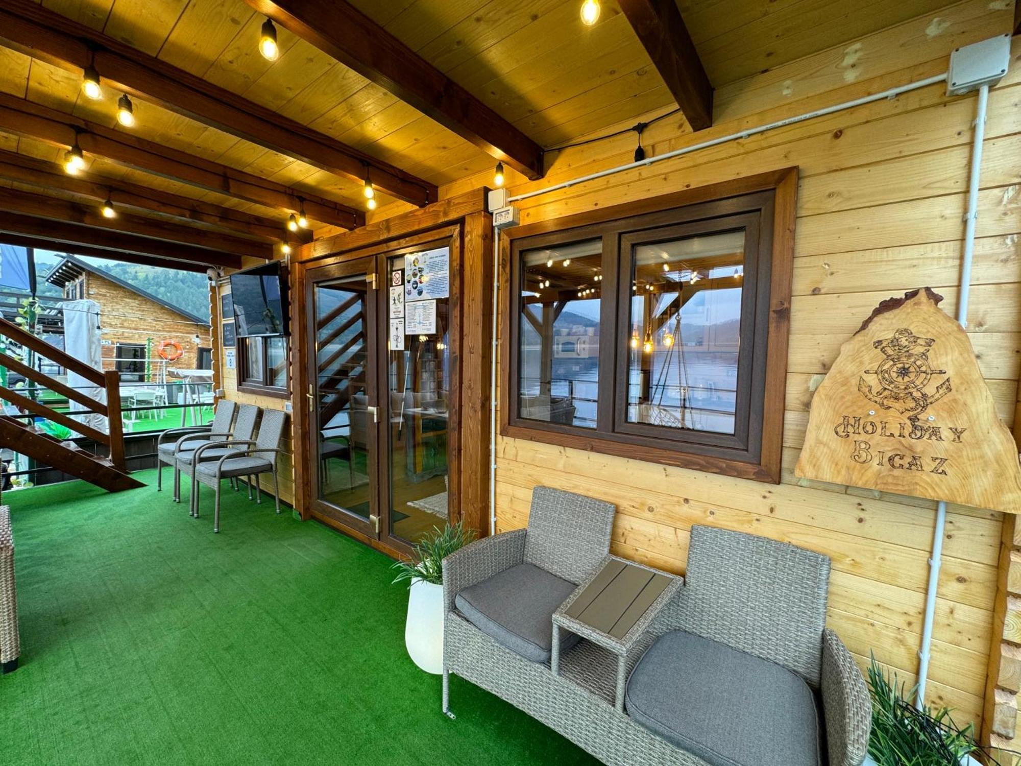 Holiday Bicaz Bungalows On The Lake Buitenkant foto