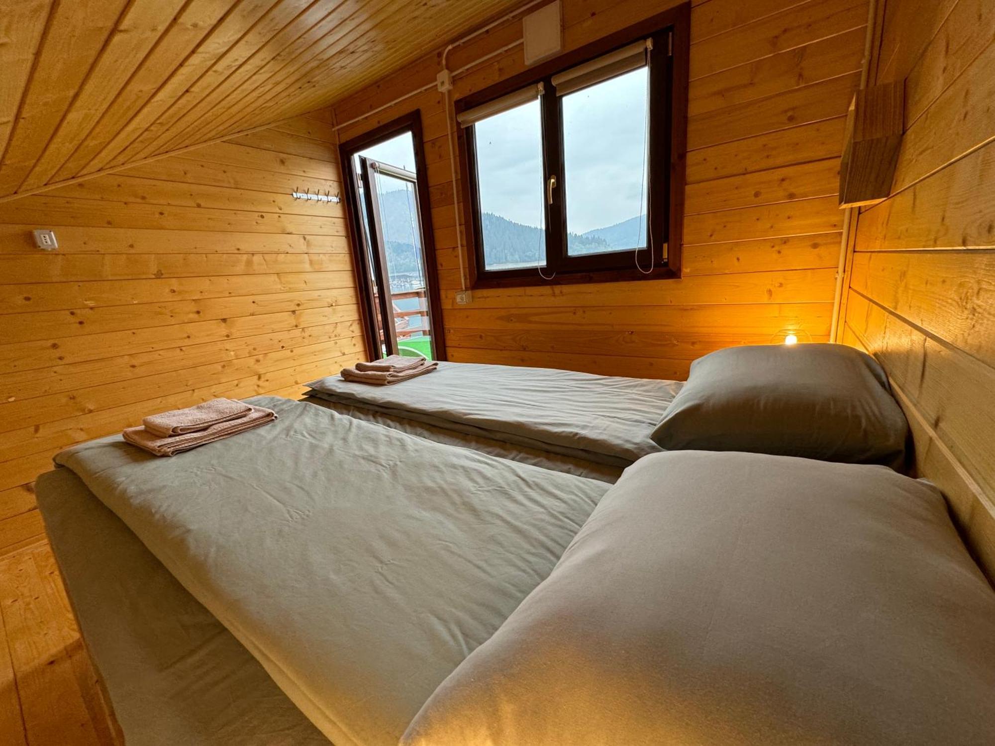 Holiday Bicaz Bungalows On The Lake Buitenkant foto