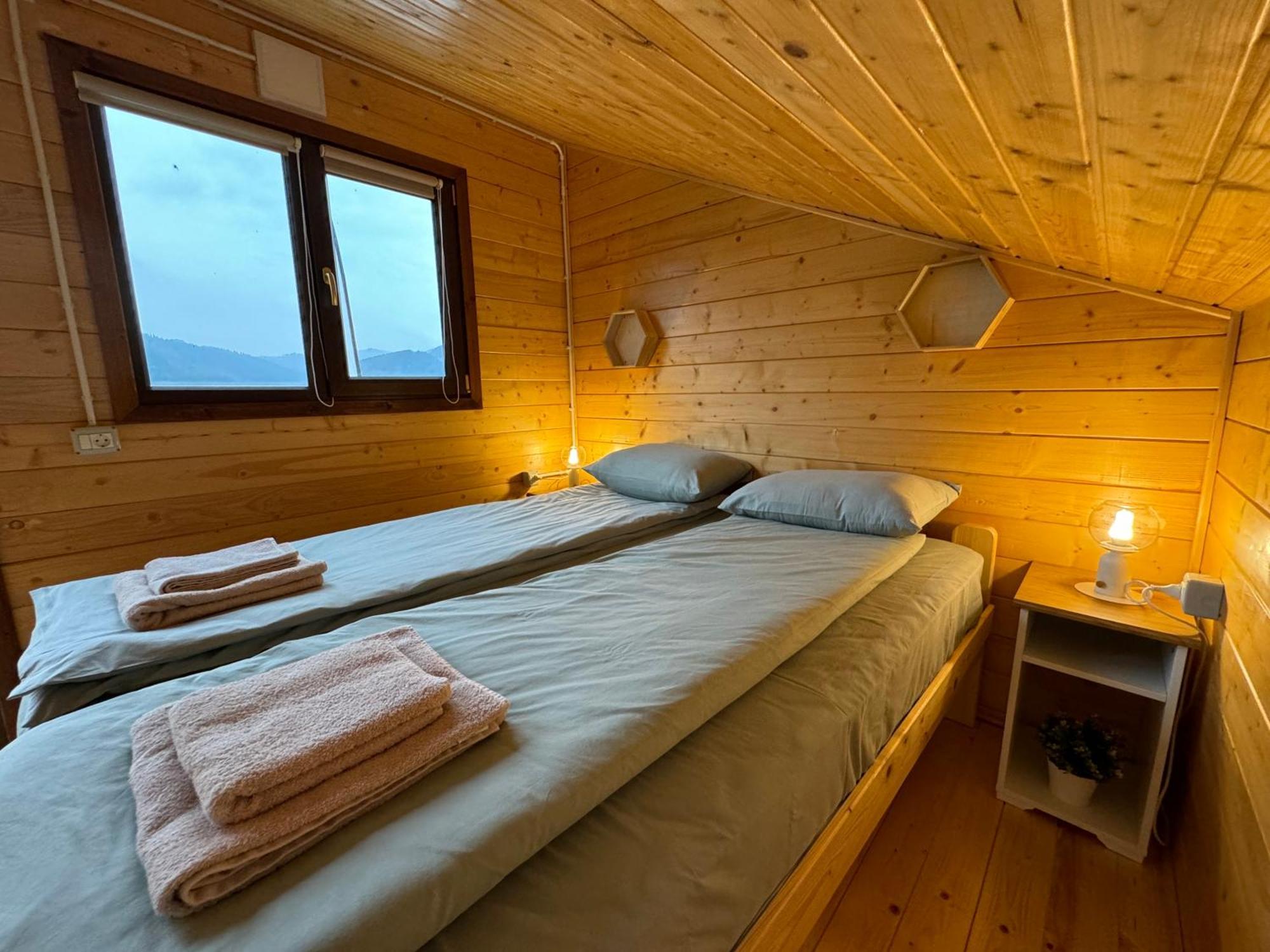 Holiday Bicaz Bungalows On The Lake Buitenkant foto